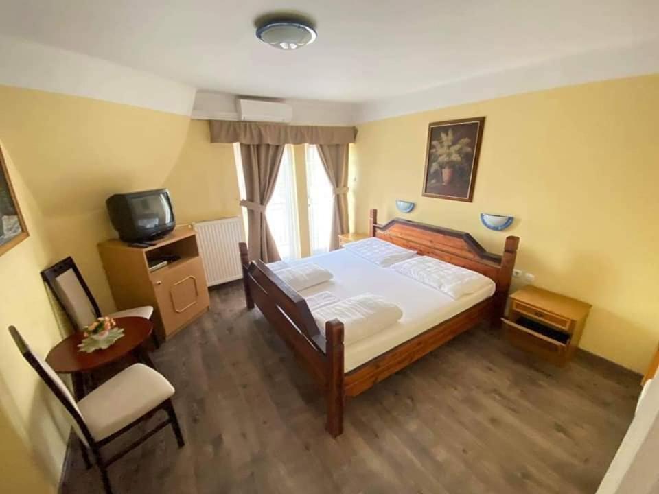 Hotel Haus Liberty Balatonlelle Exteriér fotografie